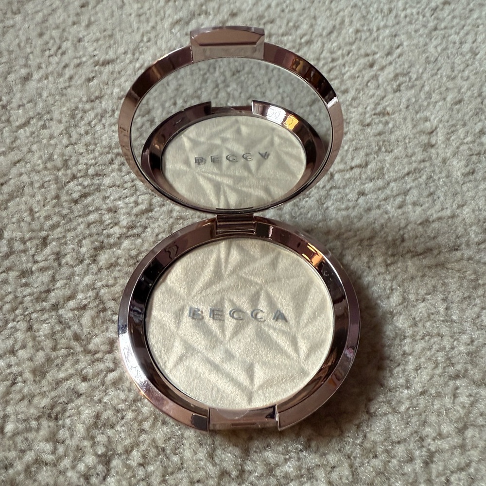 NEW Full Size Becca Vanilla Quartz Highlighter